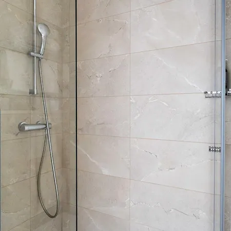 מלון Acadia - Astotel 3*