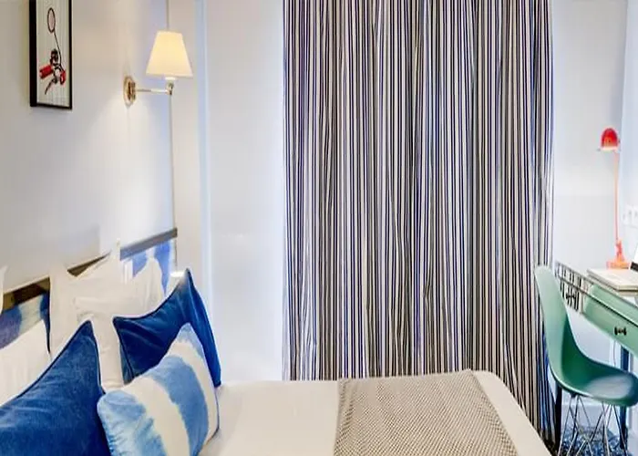 מלון Acadia - Astotel 3*