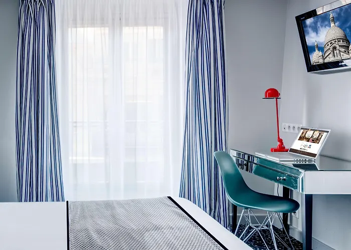 מלון Acadia - Astotel 3*