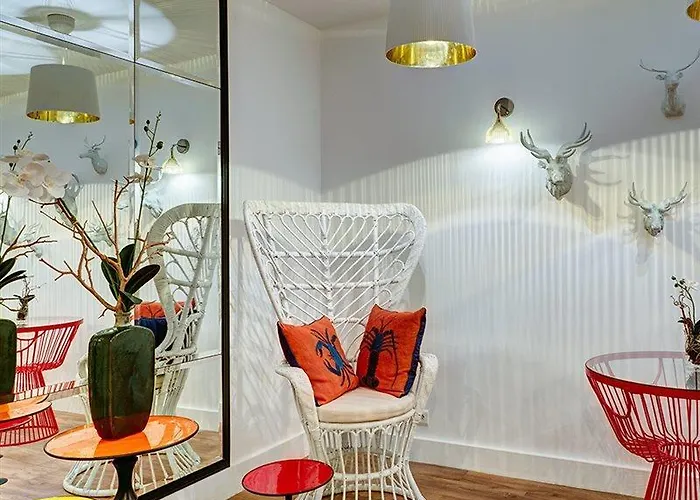 מלון Acadia - Astotel 3*