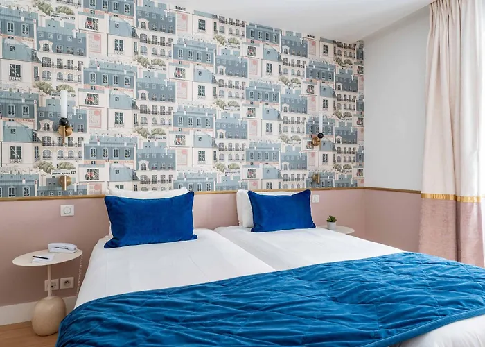 מלון Acadia - Astotel 3*