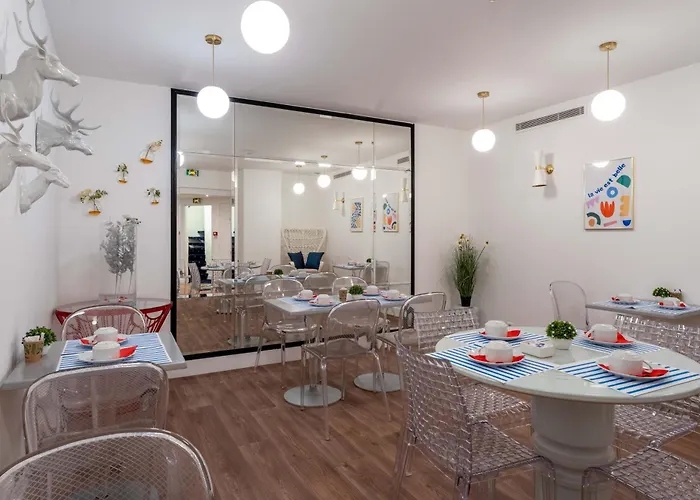 Acadia - Astotel מלון 3*