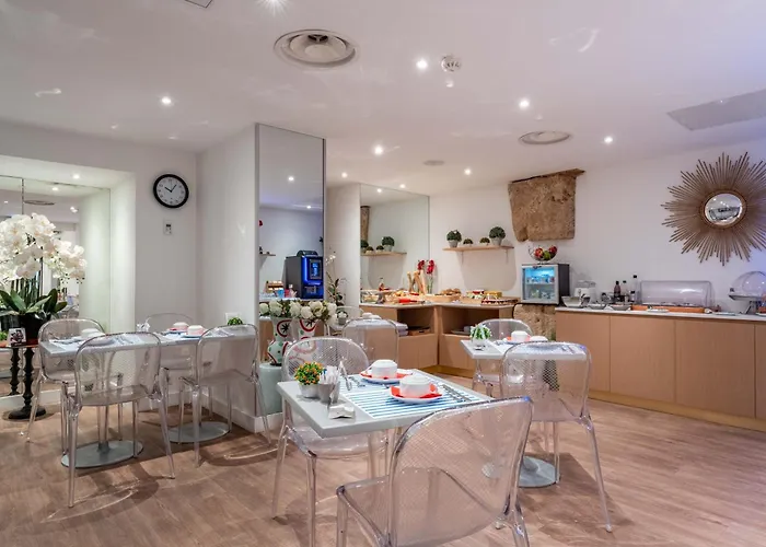 מלון Acadia - Astotel 3*