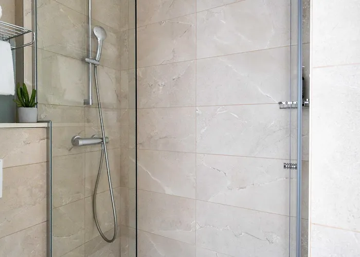 מלון Acadia - Astotel 3*