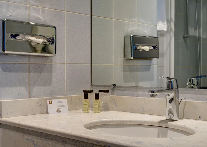 מלון Acadia - Astotel 3*