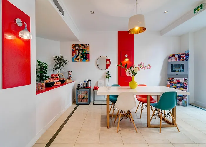 מלון Acadia - Astotel 3*