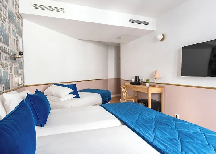 מלון Acadia - Astotel 3*